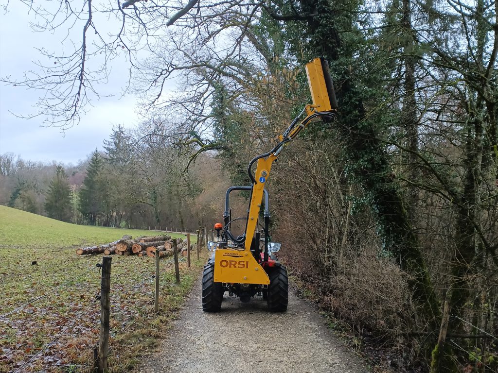 Entretien de sentier taille tracteur
